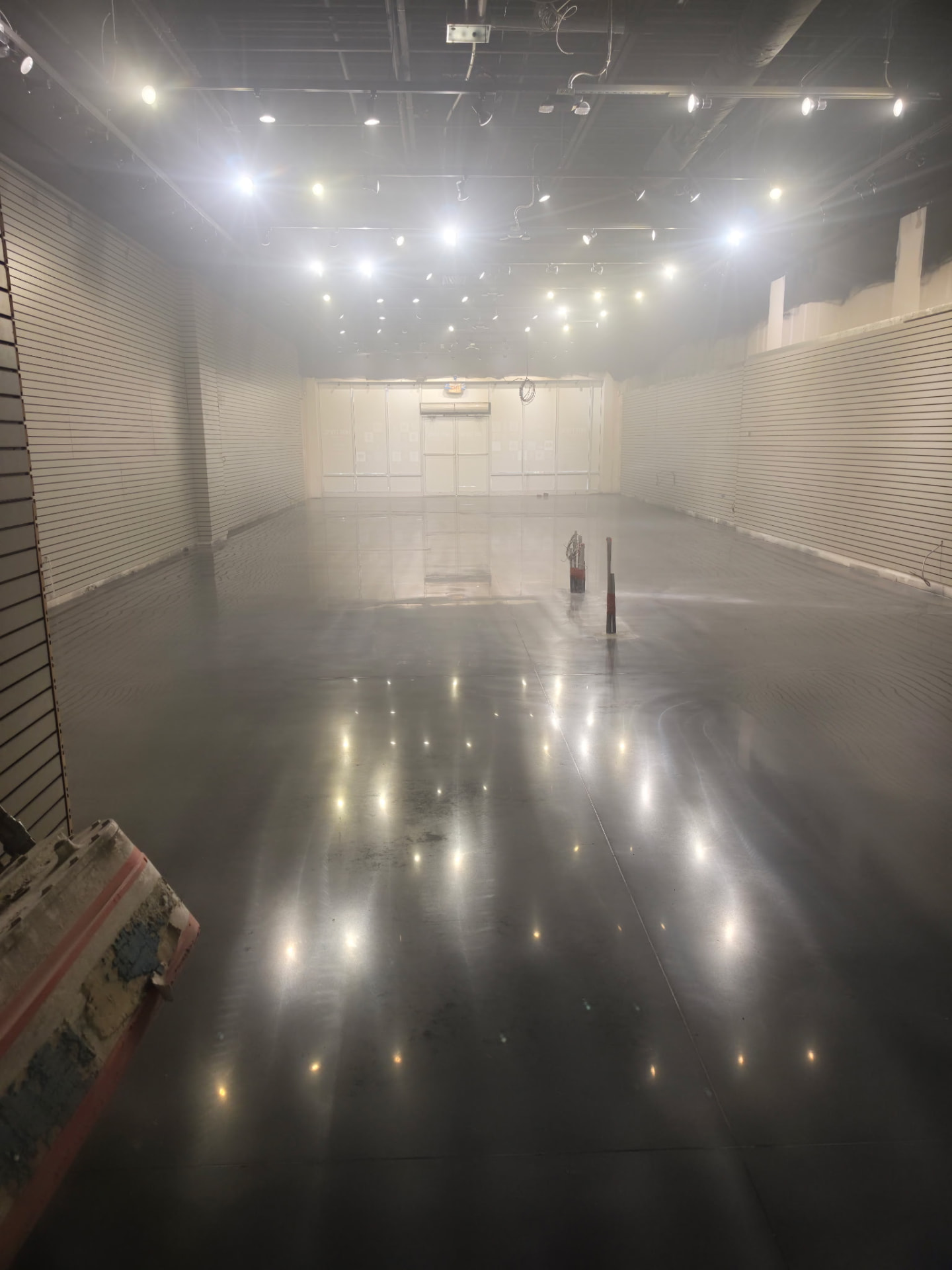 HOT TOPIC polished & stained concrete floor in ESTERO, FL - photo 1